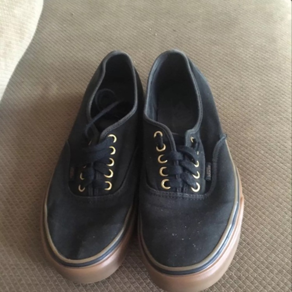 Black vans with gum bottom size 9 men 10.5 women